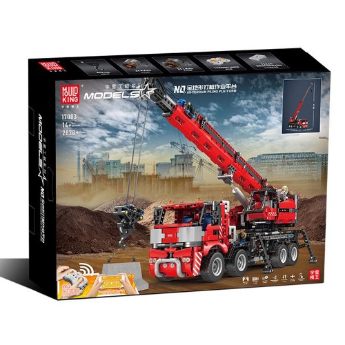 Конструктор MOULD KING 17003: Красный грузовик-кран на пульте управления
